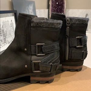 SOREL Lolla booties! Almost brand new!